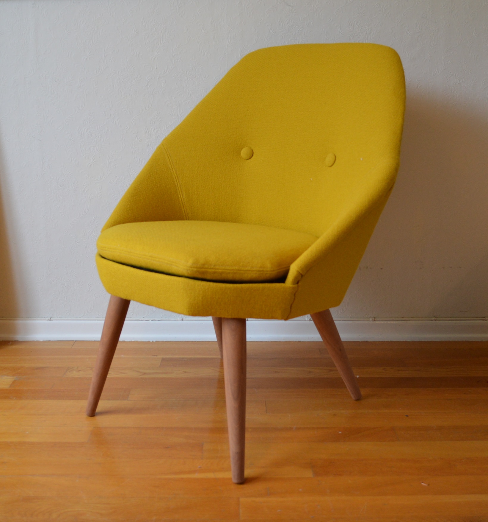 Gul spjelka stol ferdig